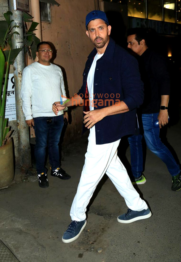 photos hrithik roshan snapped at one8 commune in juhu 3