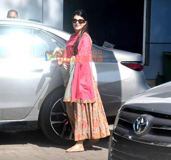photos jacqueline fernandez snapped at kalina airport 1