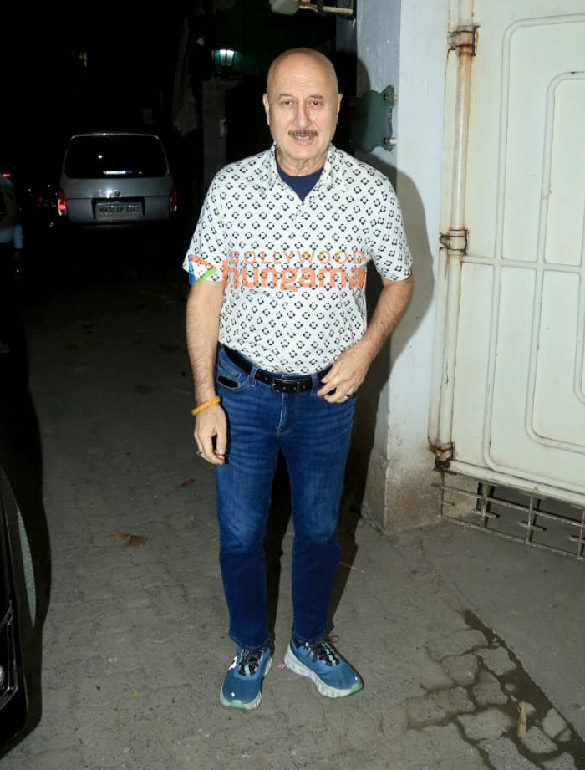 photos kangana ranaut anupam kher and others grace the special screening of emergency 6