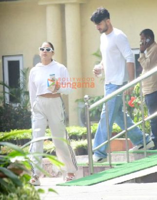 Photos: Kareena Kapoor Khan, Karisma Kapoor, Sara Ali Khan and Ibrahim Ali Khan snapped at Lilavati Hospital