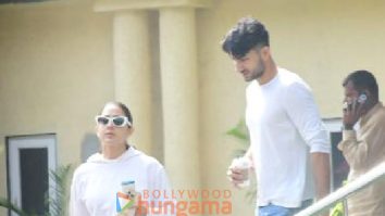 Photos: Kareena Kapoor Khan, Karisma Kapoor, Sara Ali Khan and Ibrahim Ali Khan snapped at Lilavati Hospital