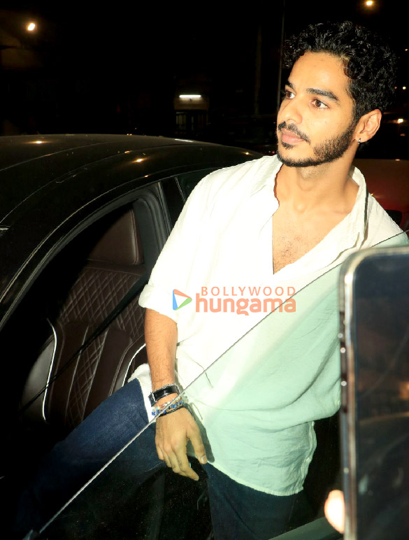 photos kartik aaryan karan johar janhvi kapoor and ishaan khatter snapped at los cavos restaurant in bandra 3