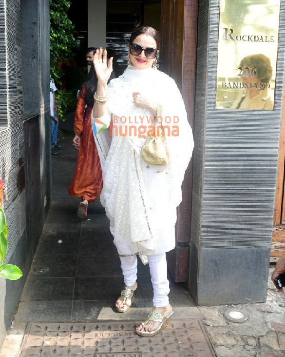 Photos: Rekha snapped at Bandstand Photos: Rekha snapped at Bandstand