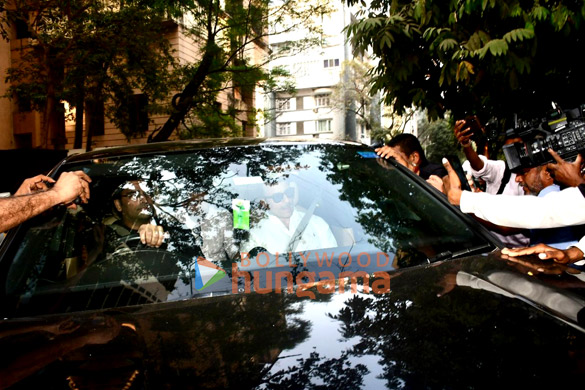 photos saif ali khan snapped returning home after attack 5