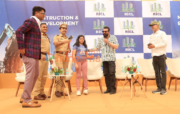 photos sanjay dutt snapped at bhumipujan event 4