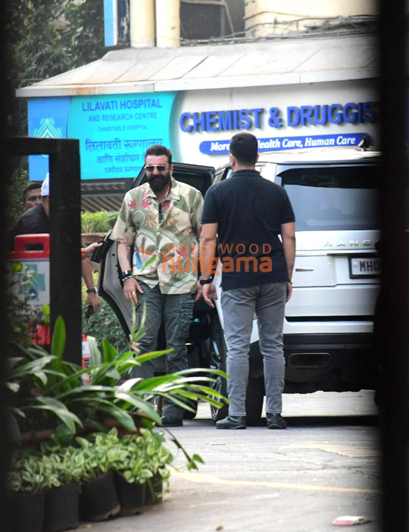 photos sanjay dutt spotted at hospital to meet saif ali khan 1
