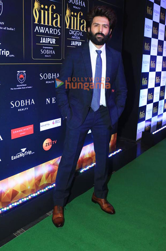 photos shah rukh khan kartik aaryan and other dignitaries snapped at the 25th iifa awards press conference 5