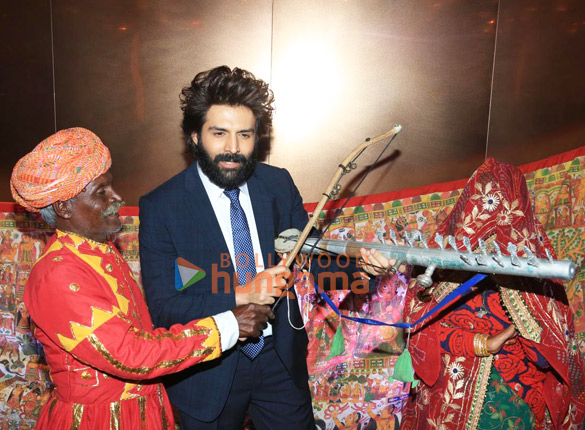 photos shah rukh khan kartik aaryan and other dignitaries snapped at the 25th iifa awards press conference 6