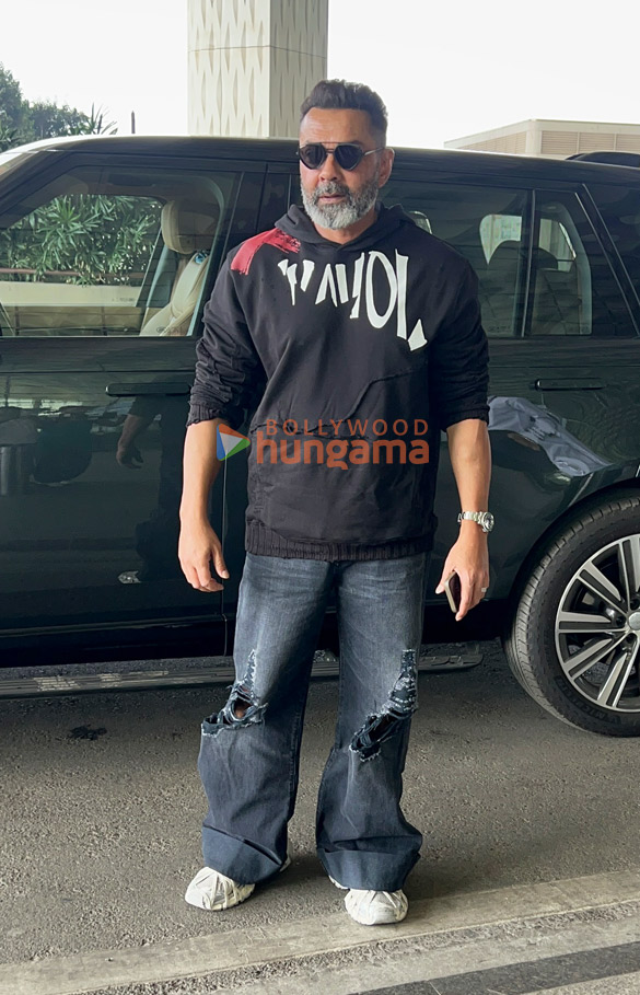 photos shahid kapoor bobby deol wamiqa gabbi and other snapped at the airport 11