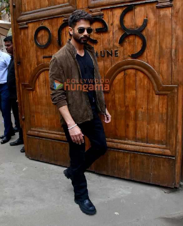 photos shahid kapoor snapped at one8 commune in juhu 2