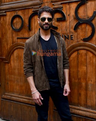 Photos: Shahid Kapoor snapped at One8 Commune in Juhu