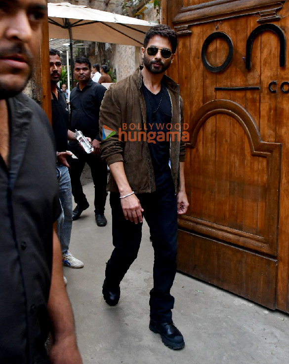 photos shahid kapoor snapped at one8 commune in juhu 4
