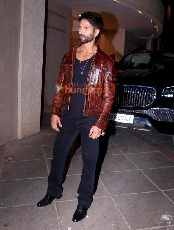 photos shahid kapoor snapped in bandra 4 4