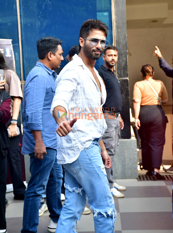 photos shahid kapoor snapped promoting deva 4