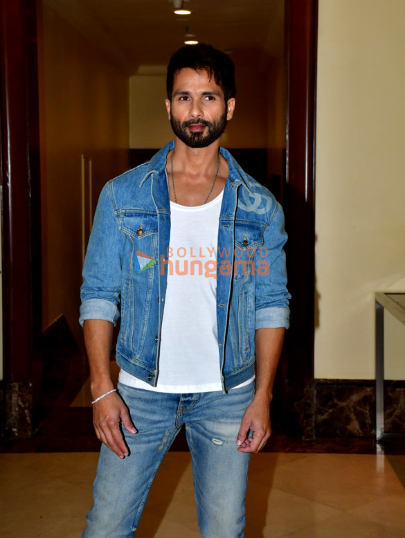 photos shahid kapoor snapped promoting his film deva 2
