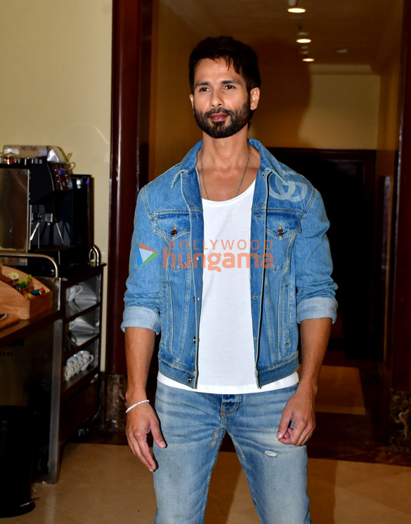 photos shahid kapoor snapped promoting his film deva 3