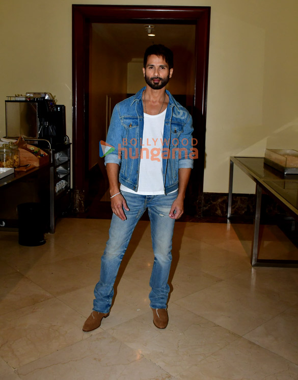 photos shahid kapoor snapped promoting his film deva 4