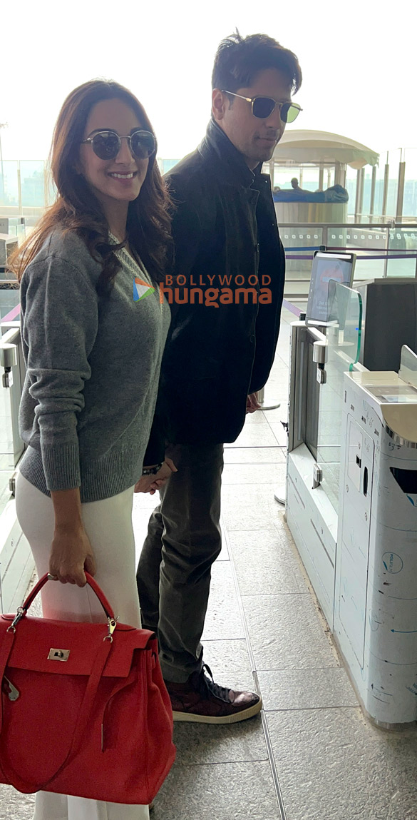 Photos: Sidharth Malhotra, Kiara Advani, Suniel Shetty and others snapped at the airport Photos: Sidharth Malhotra, Kiara Advani, Suniel Shetty and others snapped at the airport