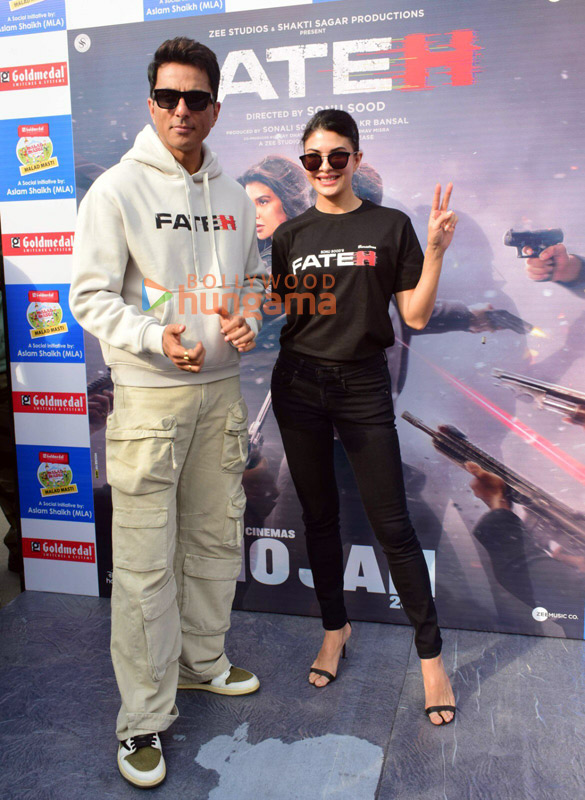 Photos: Sonu Sood, Jacqueline Fernandez and others attend Malad Masti by MLA Aslam Shaikh Photos: Sonu Sood, Jacqueline Fernandez and others attend Malad Masti by MLA Aslam Shaikh