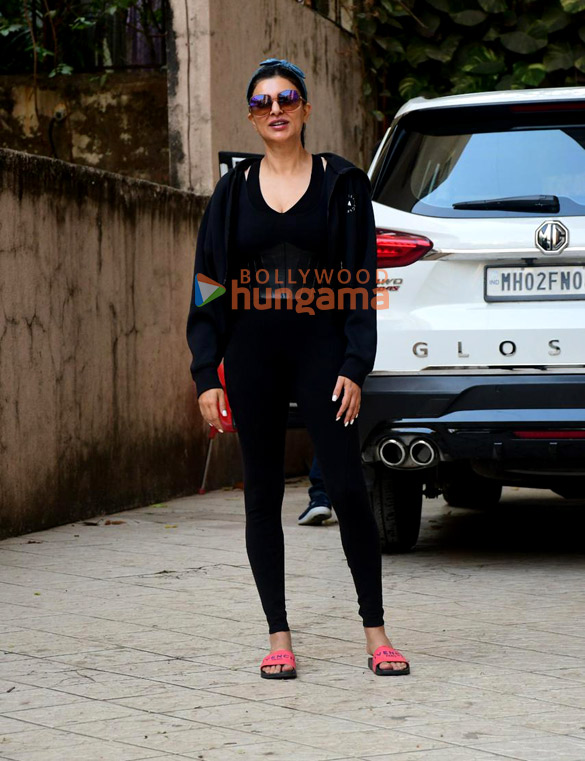 photos sushmita sen snapped in bandra 4 9