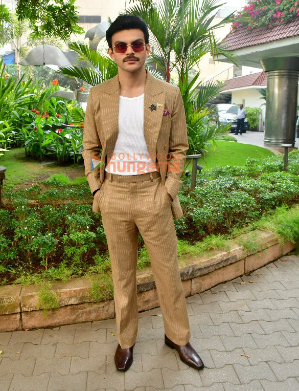 photos veer pahariya snapped promoting sky force 5