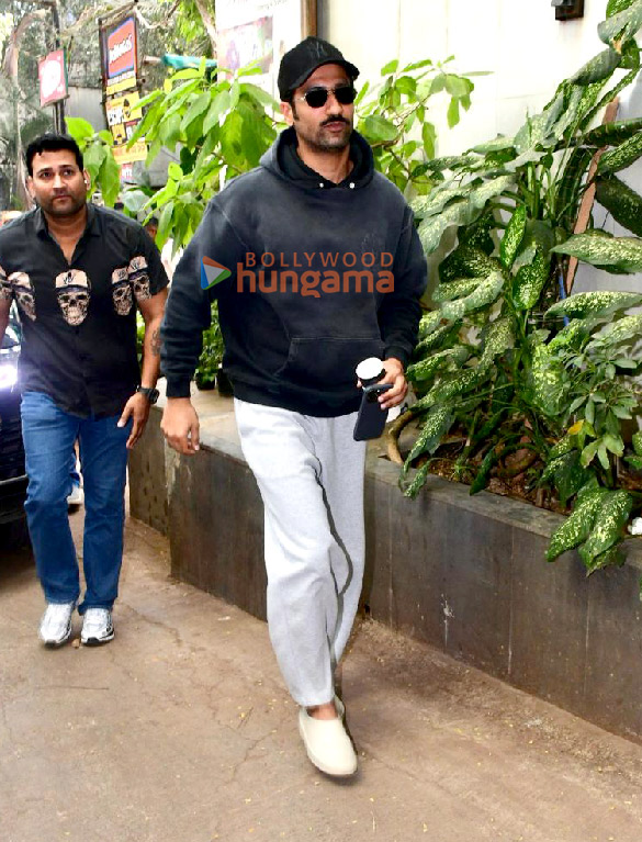 photos vicky kaushal snapped at krome studio in bandra 6