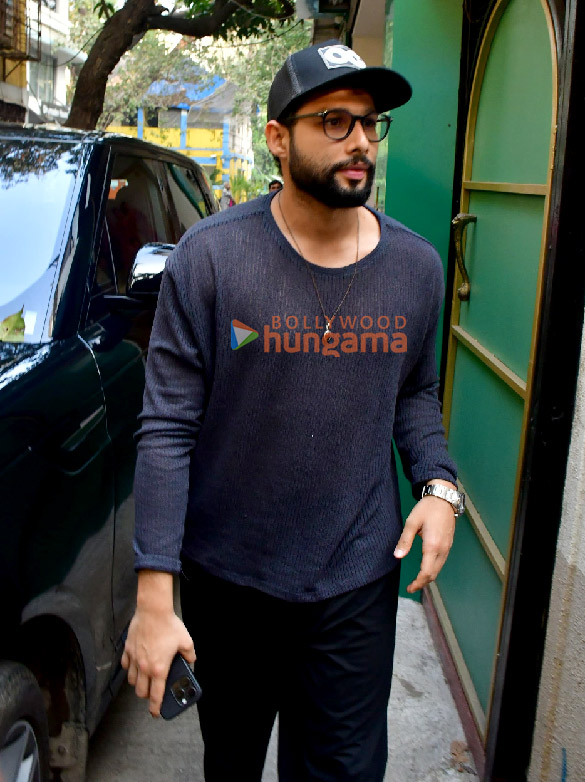 photos wamiqa gabbi and siddhant chaturvedi snapped in juhu 5