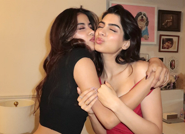 जान्हवी कपूर ने केरल में परम सुंदारी शूट से एक दिन की छुट्टी लेती है, जो बहन कपूर के लिए; Loveyapa की स्क्रीनिंग में भाग लेता है