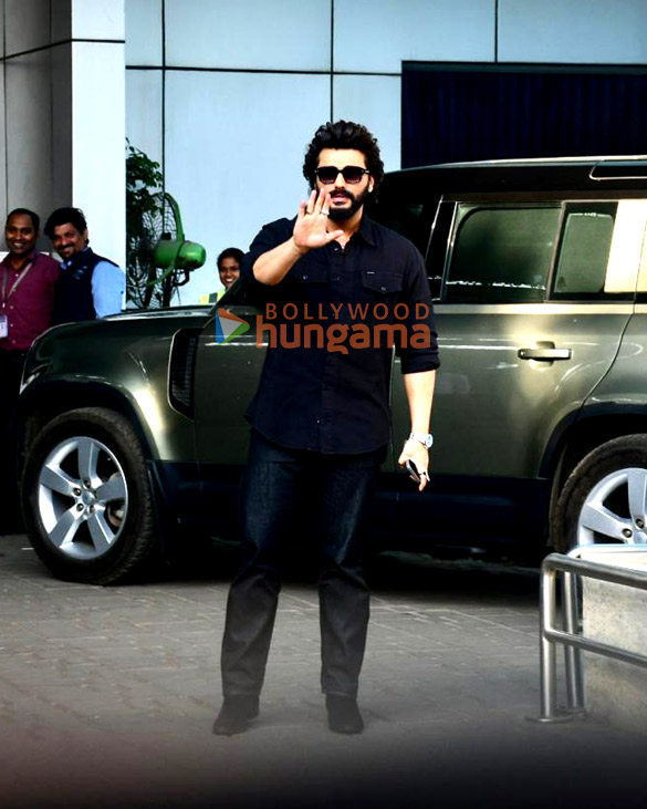 photos arjun kapoor bhumi pednekar manushi chhillar and veer pahariya snapped at kalina airport 7