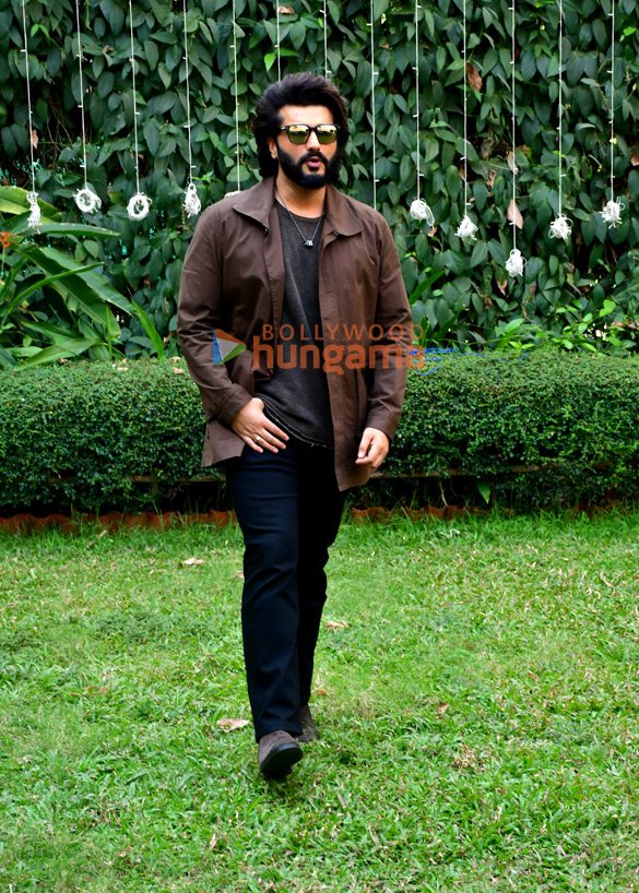 photos arjun kapoor bhumi pednekar and harsh gujral snapped promoting mere husband ki biwi 2