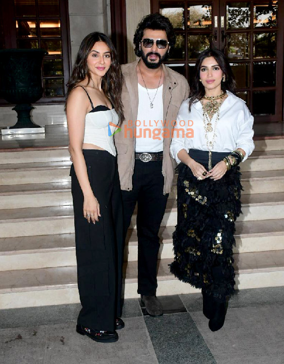 Photos: Arjun Kapoor, Bhumi Pednekar and Rakul Preet Singh snapped promoting Mere Husband Ki Biwi at Radio City Photos: Arjun Kapoor, Bhumi Pednekar and Rakul Preet Singh snapped promoting Mere Husband Ki Biwi at Radio City