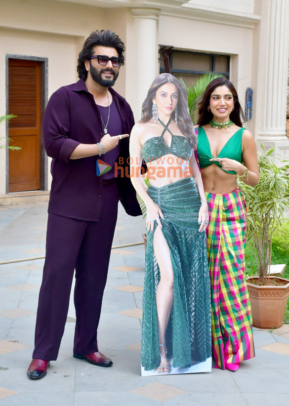photos arjun kapoor and bhumi pednekar snapped promoting mere husband ki biwi 3 3