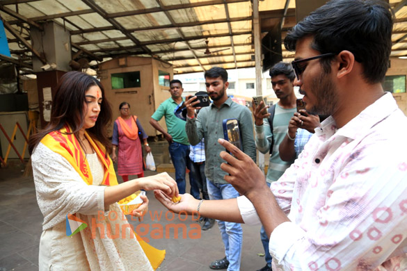 photos bhumi pednekar snapped at the siddhivinayak temple in mumbai 1