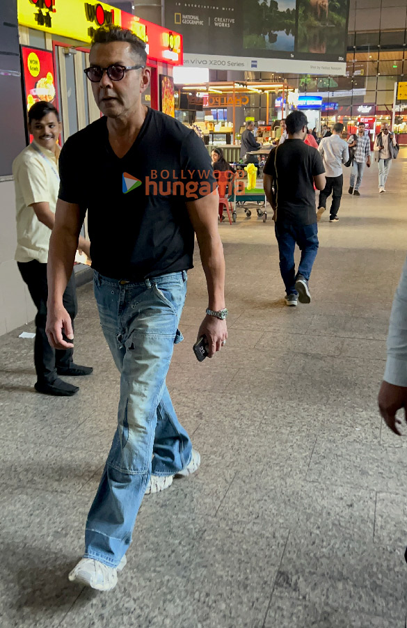 photos bobby deol and sherlyn chopra snapped at the airport 3