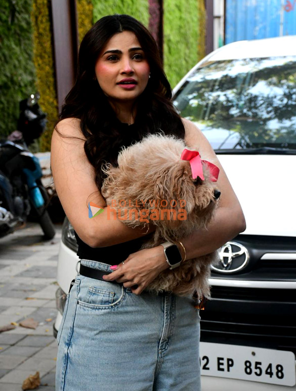 Photos: Daisy Shah snapped in Bandra Photos: Daisy Shah snapped in Bandra