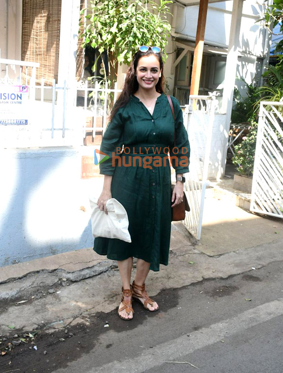 photos dia mirza snapped in bandra 1 6