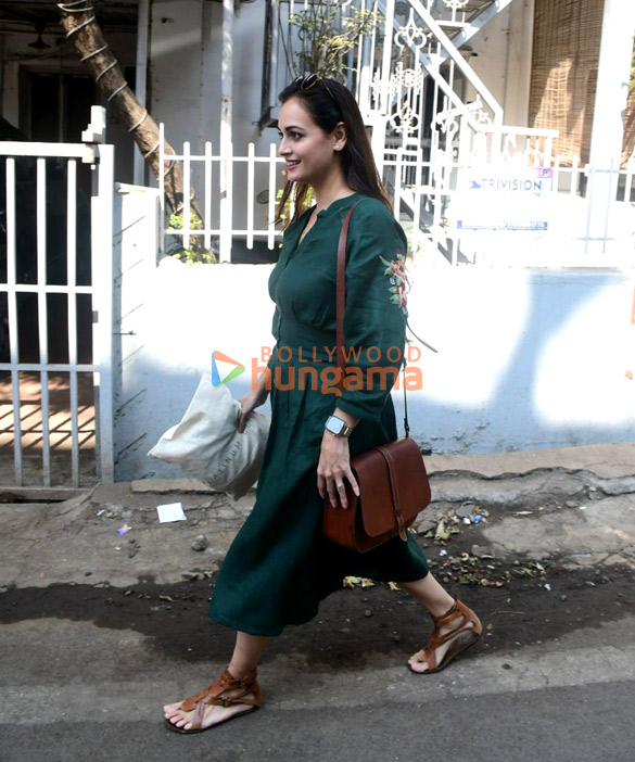 photos dia mirza snapped in bandra 4 4