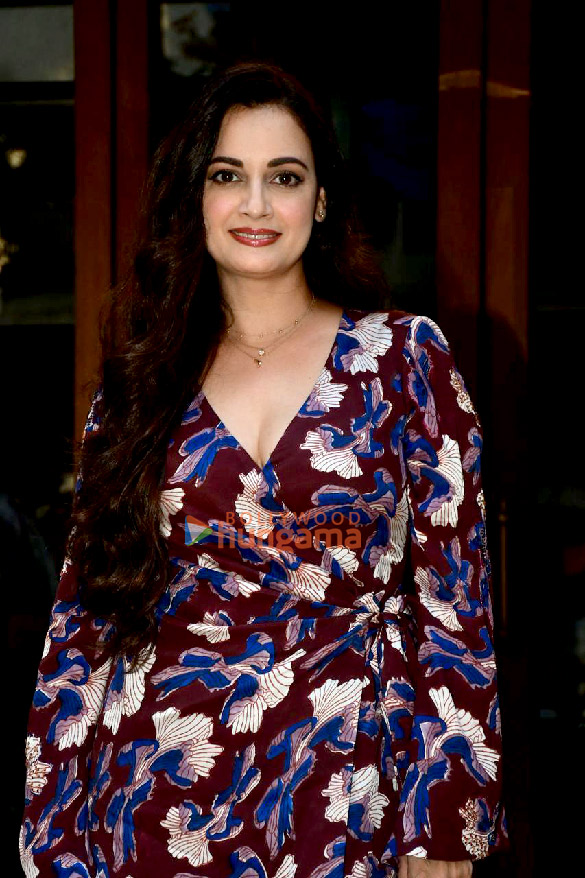 photos dia mirza spotted outside a restaurant in bandra 6