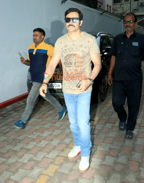 photos emraan hashmi snapped in bandra 1 3