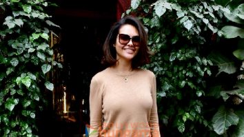 Photos: Esha Gupta snapped in Bandra