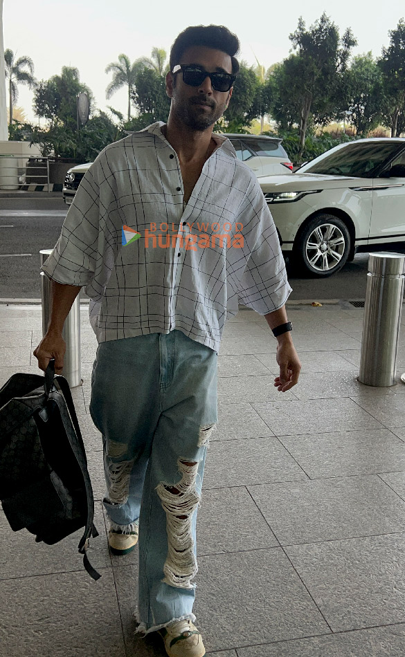 photos gauri khan adnan sami krishna shroff and others snapped at the airport 4
