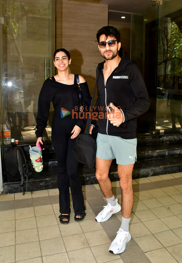 photos ibrahim ali khan and khushi kapoor snapped at the gym in juhu 1