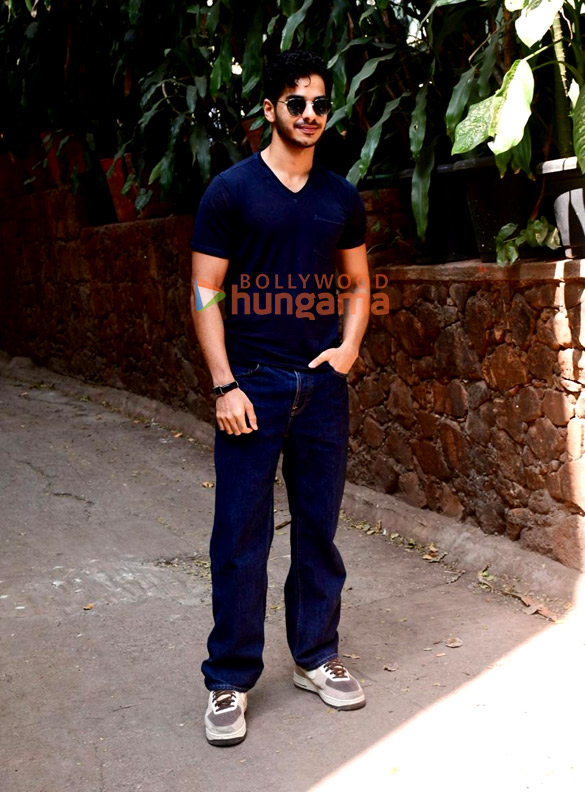 Photos: Ishaan Khatter spotted outside Krome Studio in Bandra Photos: Ishaan Khatter spotted outside Krome Studio in Bandra