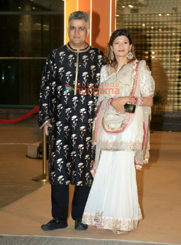 photos kareena kapoor khan karisma kapoor randhir kapoor tina ambani and others attend aadar jains mehendi ceremony 853 4