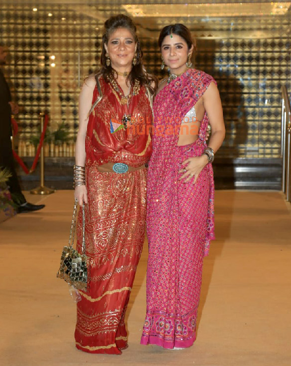 photos kareena kapoor khan karisma kapoor randhir kapoor tina ambani and others attend aadar jains mehendi ceremony 853 6
