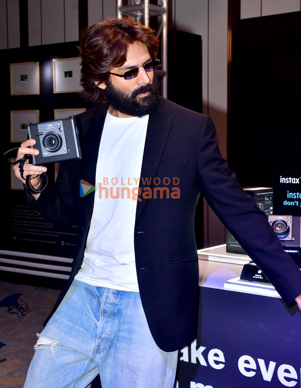 photos kartik aaryan snapped at the fujifilm instax camera launch event 6