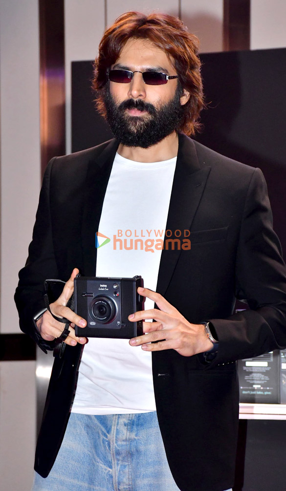 photos kartik aaryan snapped at the fujifilm instax camera launch event 9