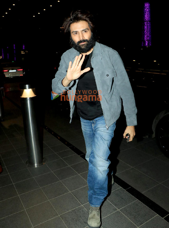 photos kartik aaryan snapped in mumbai 3 3