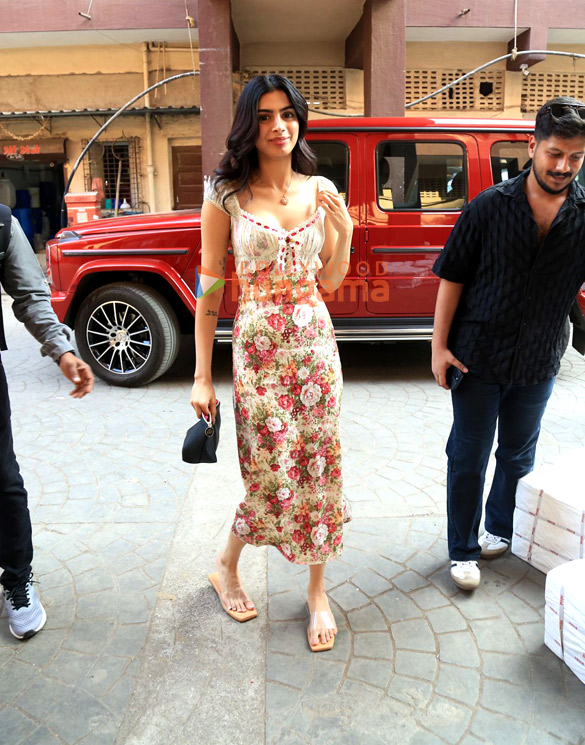 photos khushi kapoor snapped in andheri 2 3