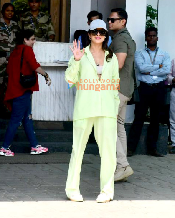photos priyanka chopra jonas snapped at kalina airport 2 4